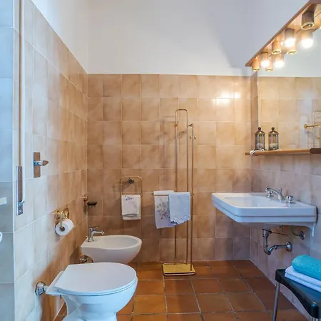 Guesthost - View With Private Parking