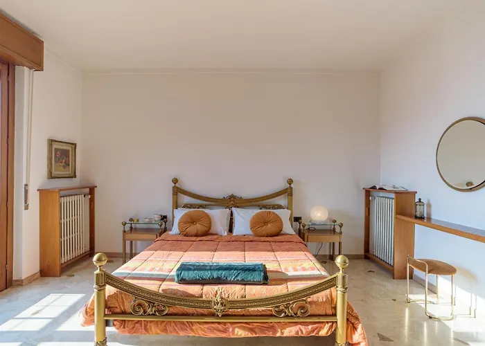 Guesthost - View With Private Parking * Mandello del Lario