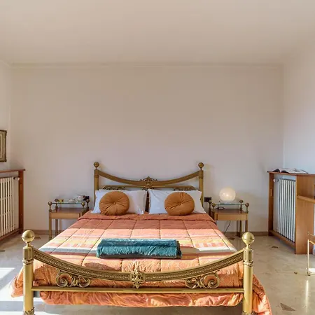 Guesthost - View With Private Parking * Mandello del Lario