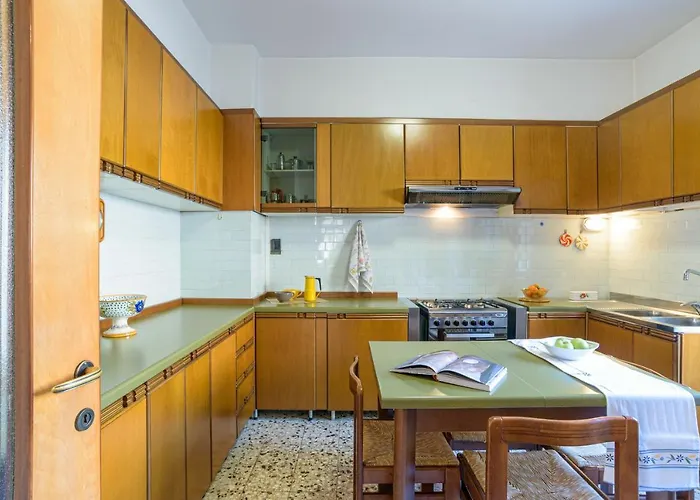 Guesthost - View With Private Parking