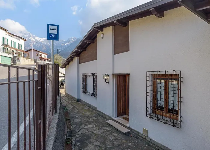 Guesthost - View With Private Parking